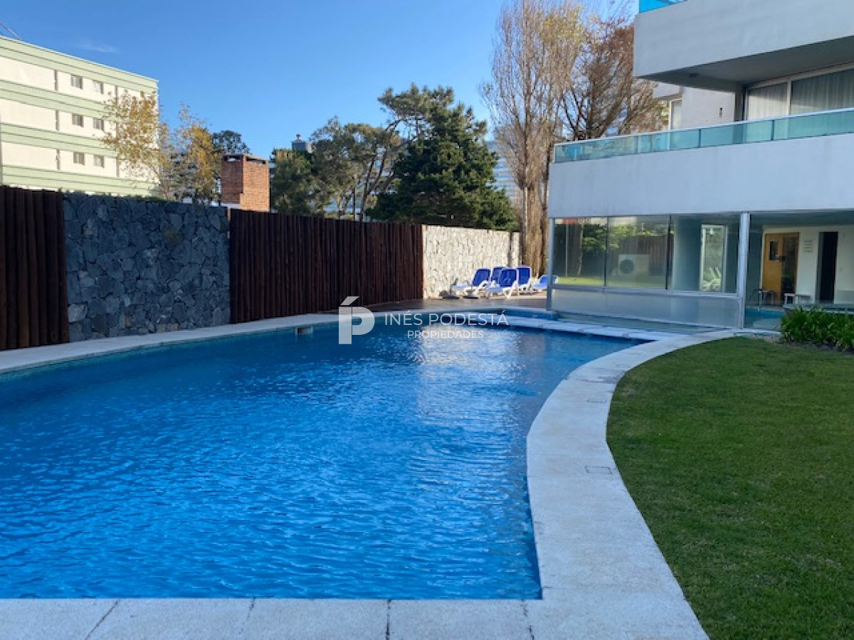 Apartamento ID.8896 - Venta y alquiler en Brava departamento de 4 dormitorios, 3 baños y toilette