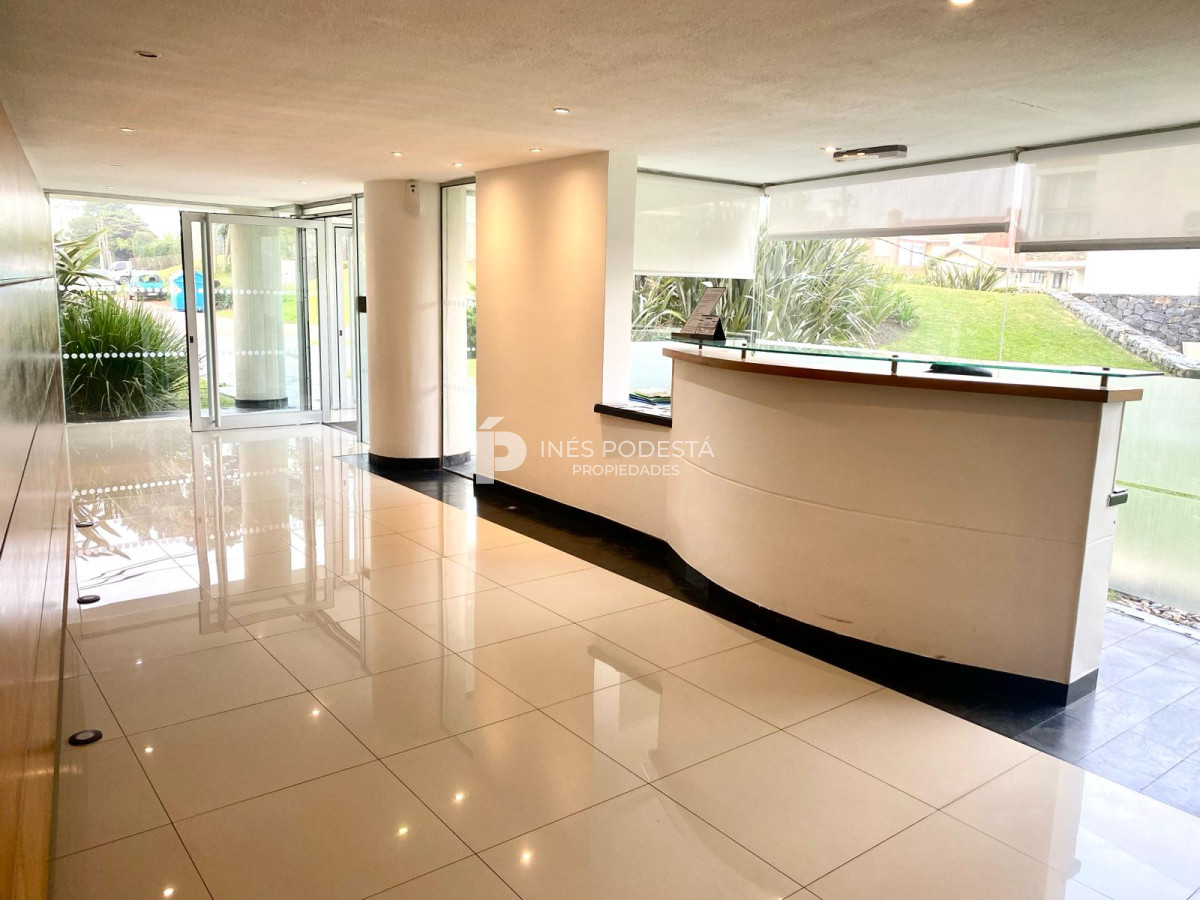 Apartamento ID.8896 - Venta y alquiler en Brava departamento de 4 dormitorios, 3 baños y toilette