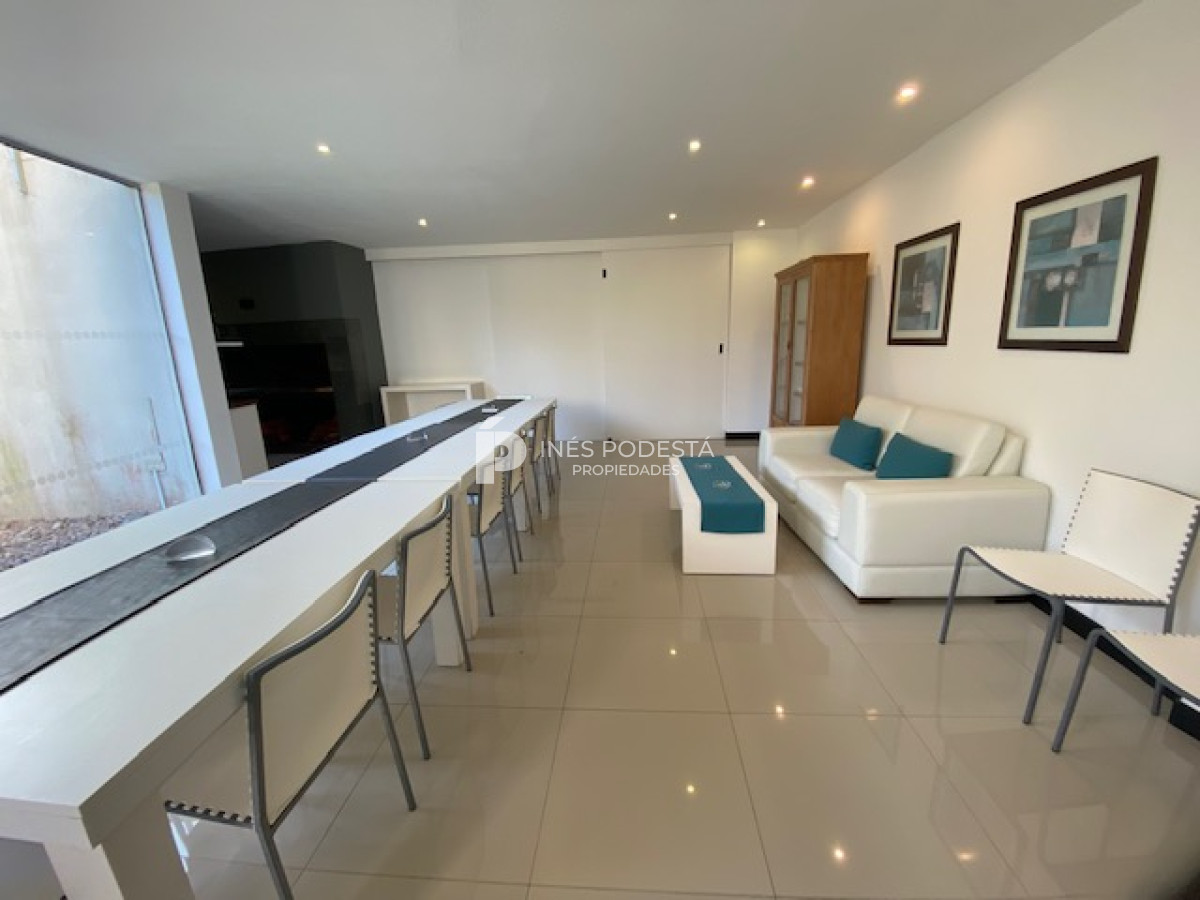 Apartamento ID.8896 - Venta y alquiler en Brava departamento de 4 dormitorios, 3 baños y toilette