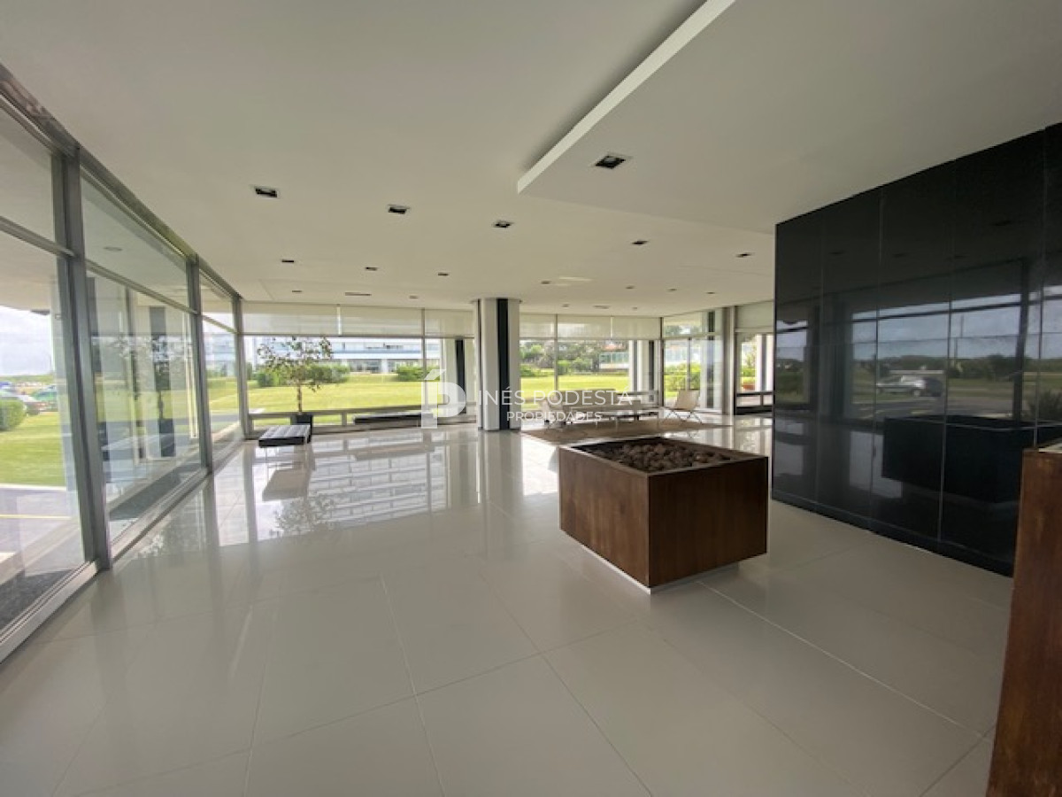 Apartamento ID.38552 - Tiburón en brava con 3 dormitorios y servicio Punta del Este