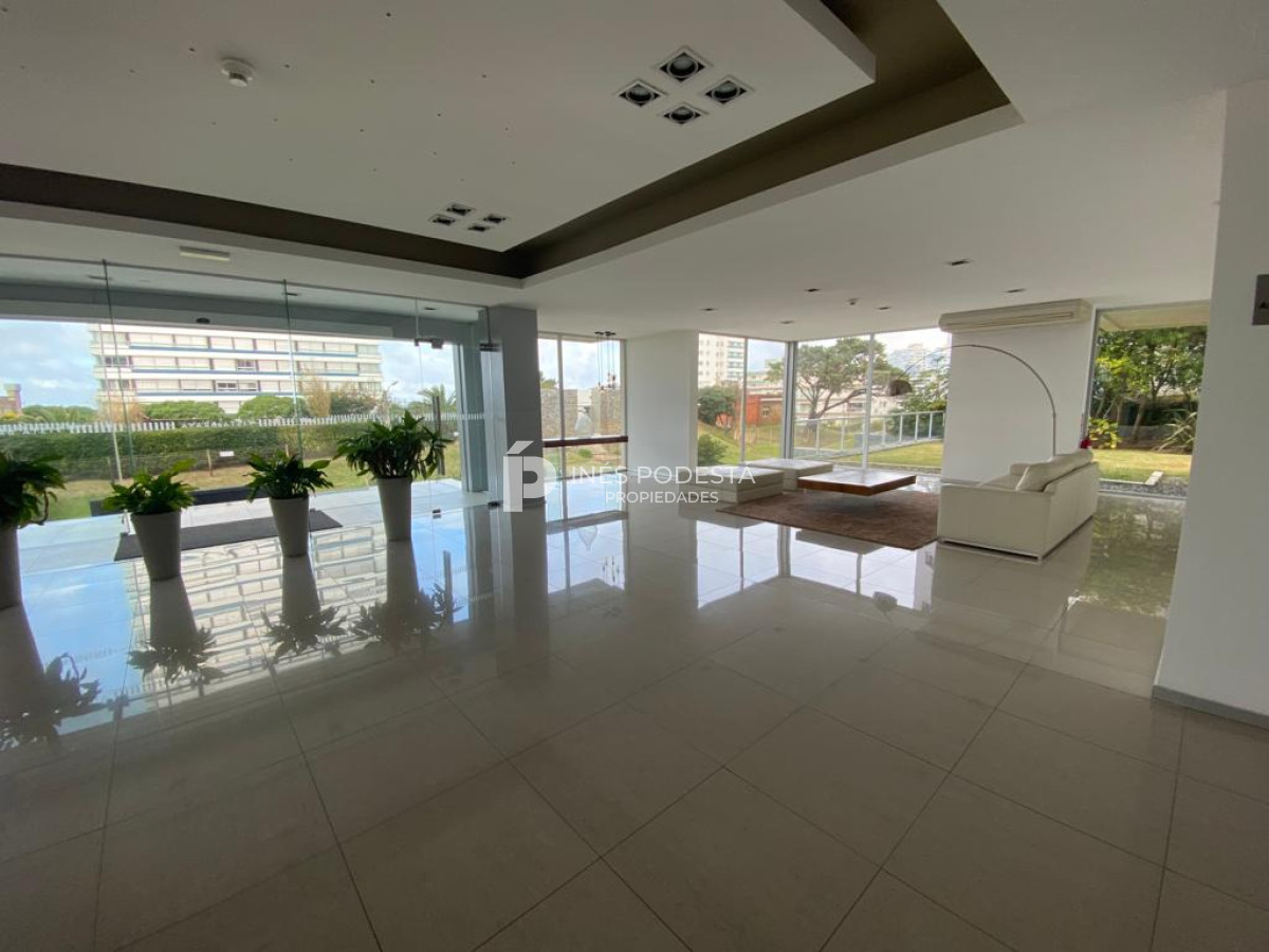Apartamento ID.5226 - Apartamento en Alquiler, Brava, Punta del Este, 2 Dormitorios.