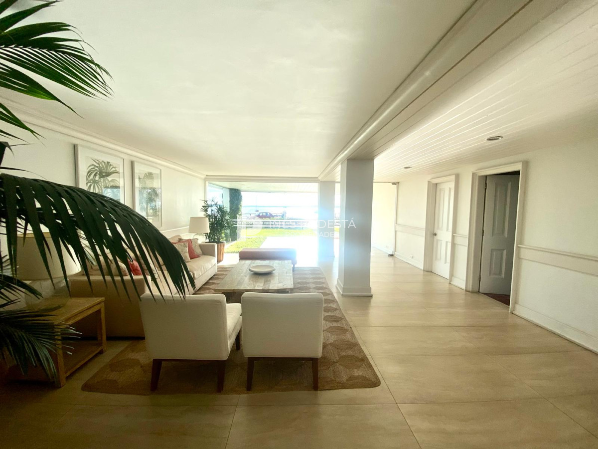 Apartamento ID.4935 - Apartamento en Venta 4 dormitorios zona Puerto