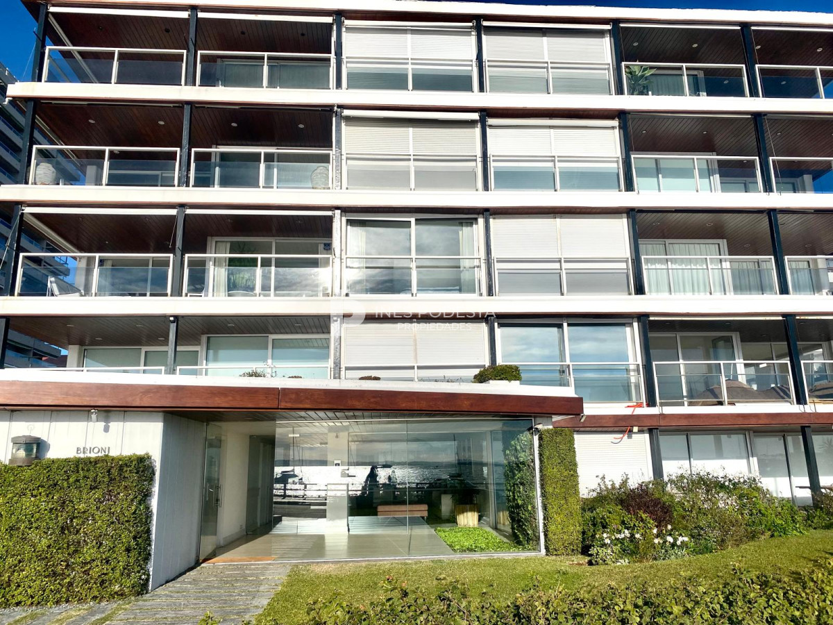 Apartamento ID.4935 - Apartamento en Venta 4 dormitorios zona Puerto