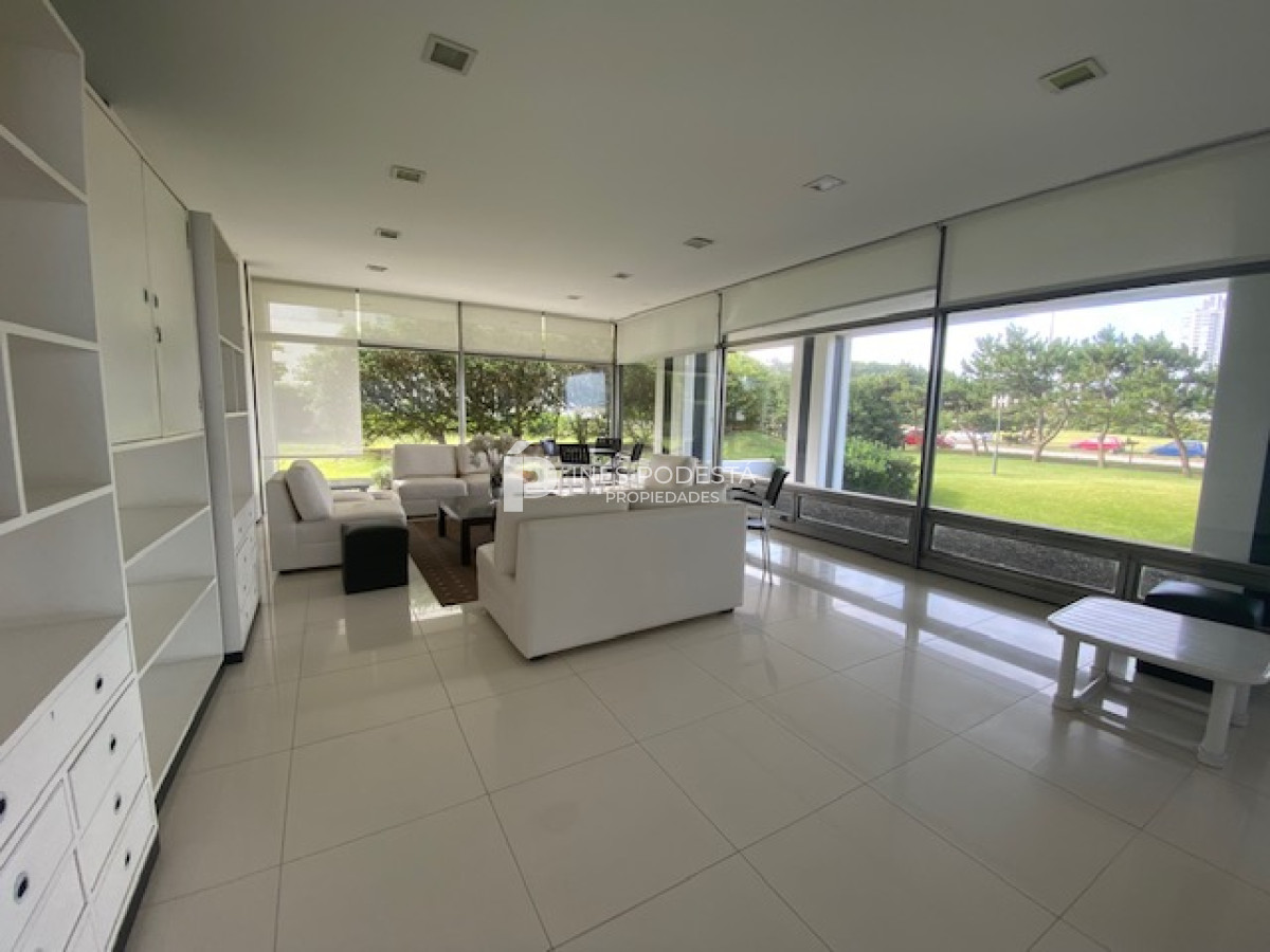 Apartamento ID.38552 - Tiburón en brava con 3 dormitorios y servicio Punta del Este