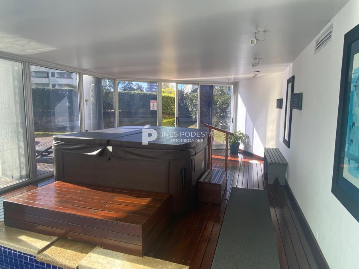 Apartamento ID.952 - Apartamento en Venta de 2 Dormitorios en Punta del Este