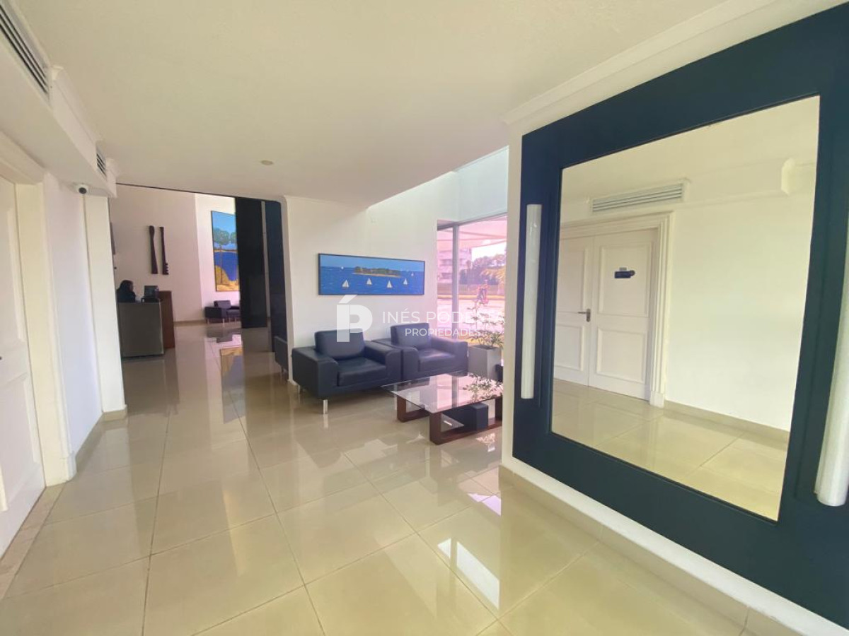 Apartamento ID.952 - Apartamento en Venta de 2 Dormitorios en Punta del Este