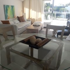 Amplio apartamento muy bien decorado frente a playa Mansa
