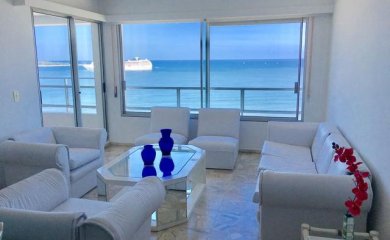 Apartamento en playa Mansa de Punta del Este Primera Linea
