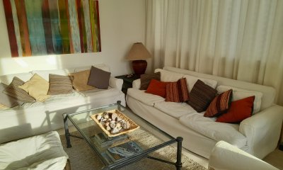 ALQUILER Y VENTA PENINSULA, UNA CUADRA DEL MAR, 3 CUARTOS CON PARRILLA