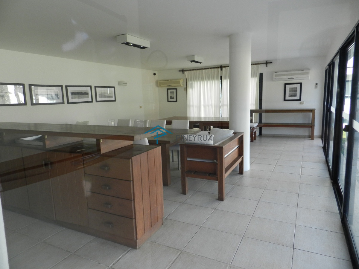 Apartamento ID.306 - Venta departamento frente al mar en parada 27 Brava Punta del Este