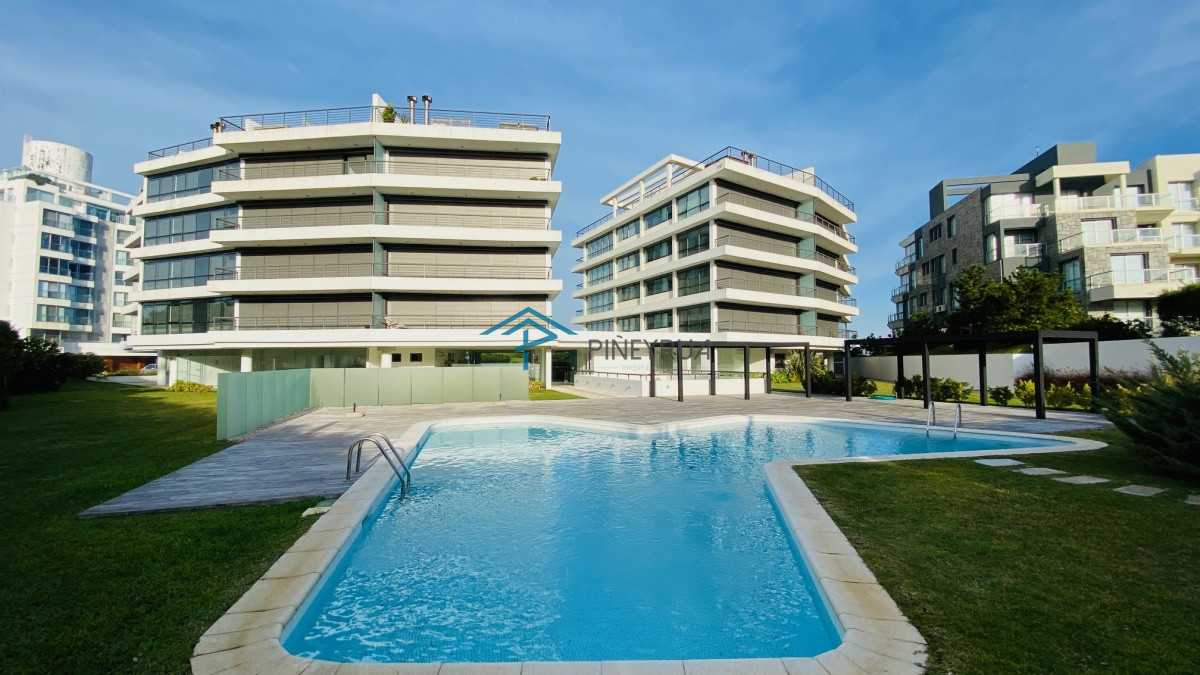 Venta departamento frente al mar en playa Brava