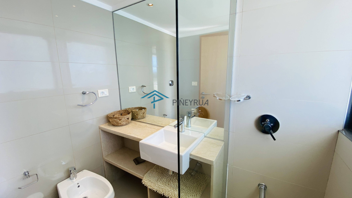 Venta departamento frente al mar en playa Brava