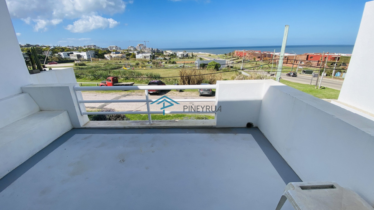Departamento en venta en Manantiales con vista al mar 