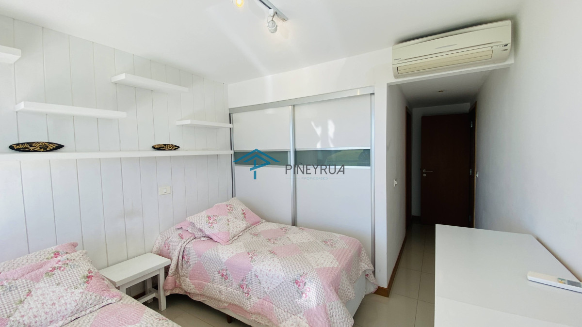 Venta departamento frente al mar en playa Brava