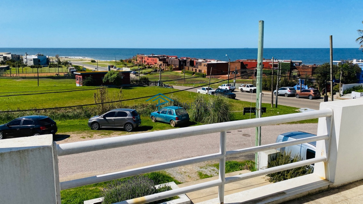 Apartamento ID.423 - Departamento en venta en Manantiales con vista al mar 