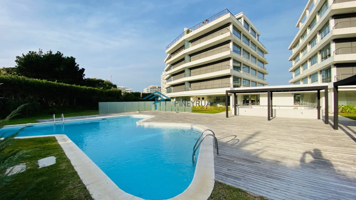 Venta departamento frente al mar en playa Brava