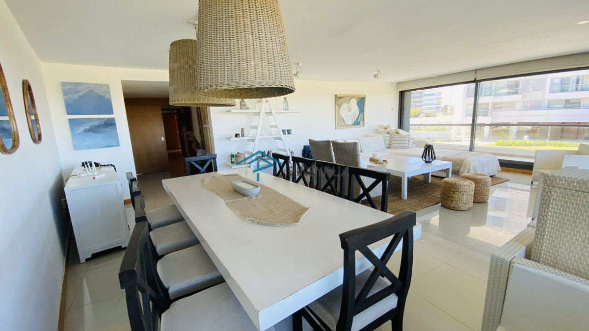 Venta departamento frente al mar en playa Brava