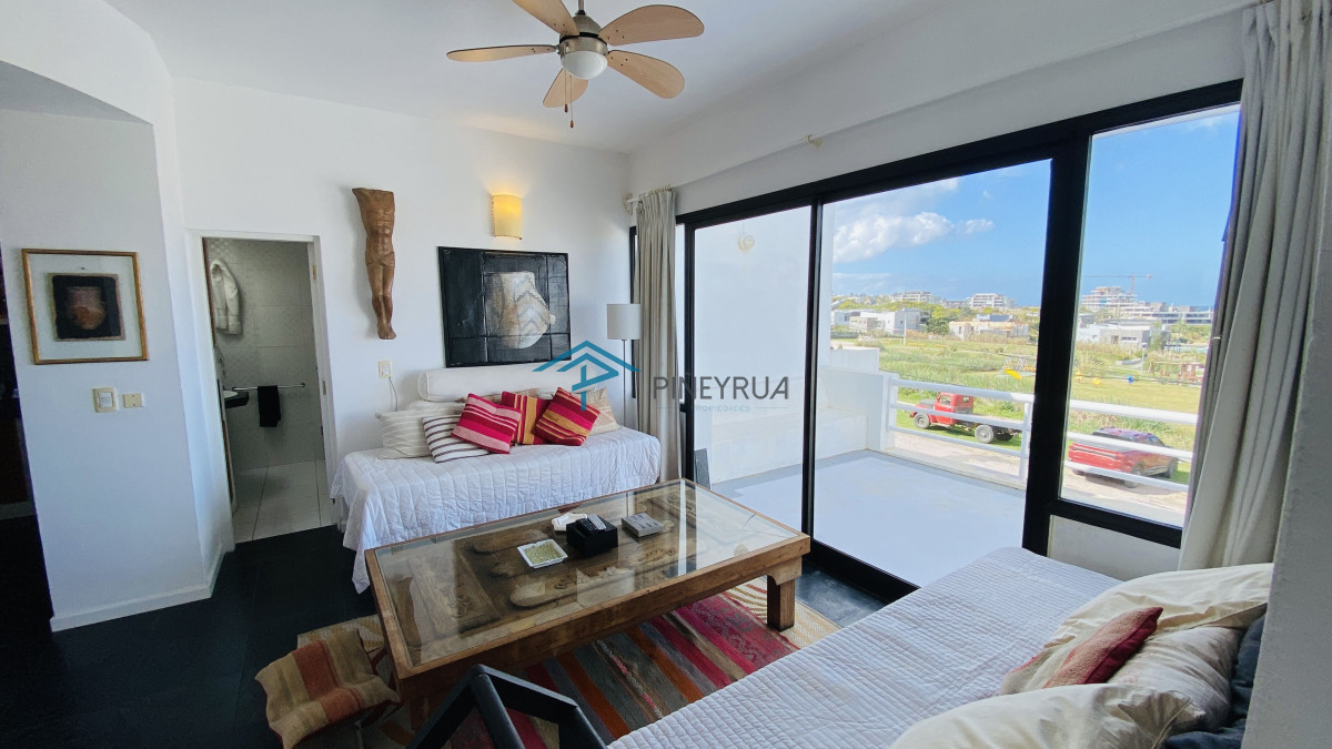 Departamento en venta en Manantiales con vista al mar 