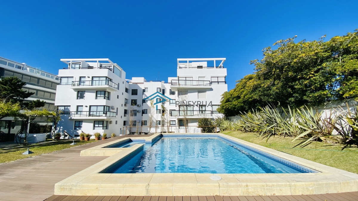 Apartamento ID.306 - Venta departamento frente al mar en parada 27 Brava Punta del Este