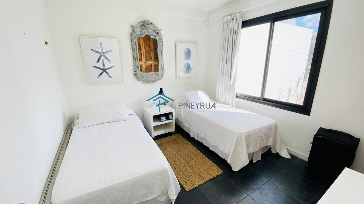 Departamento en venta en Manantiales con vista al mar 