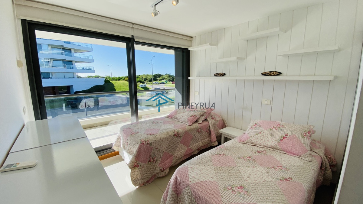 Venta departamento frente al mar en playa Brava