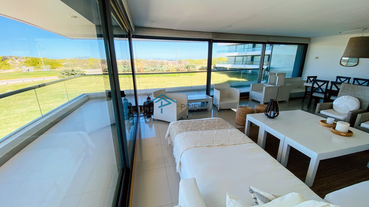 Venta departamento frente al mar en playa Brava