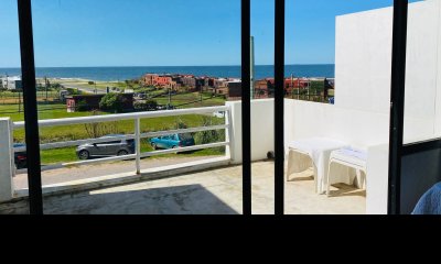 Departamento en venta en Manantiales con vista al mar
