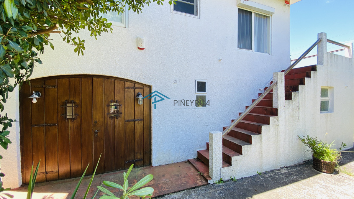 Casa en venta cerca del mar en Altos de Punta Piedras al lado de Manantiales