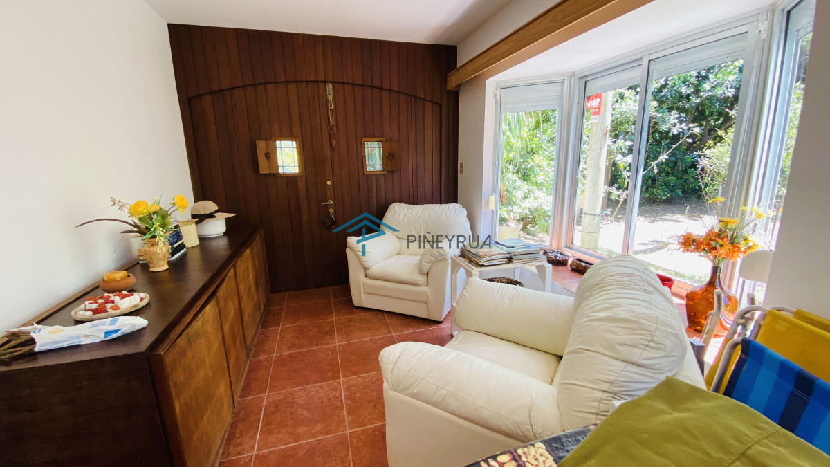 Casa en venta cerca del mar en Altos de Punta Piedras al lado de Manantiales