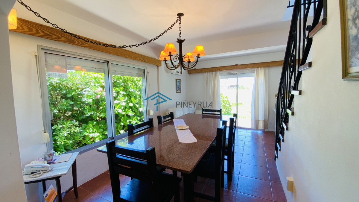 Casa en venta cerca del mar en Altos de Punta Piedras al lado de Manantiales