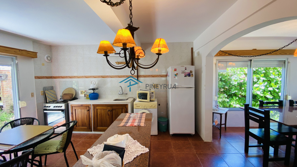Casa en venta cerca del mar en Altos de Punta Piedras al lado de Manantiales