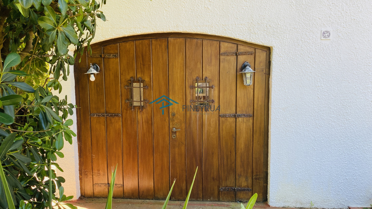 Casa en venta cerca del mar en Altos de Punta Piedras al lado de Manantiales