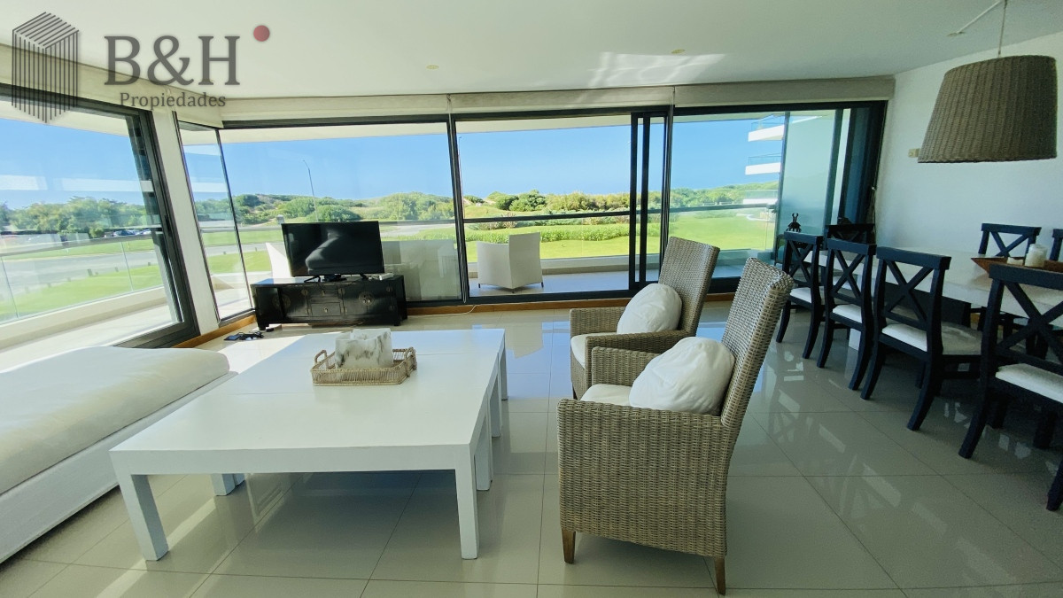 Venta departamento frente al mar en playa Brava