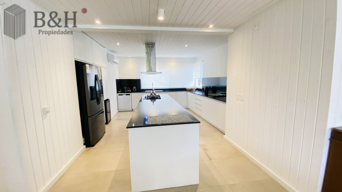 Casa ID.4078 - Alquiler casa en Laguna Blanca 5 dormitorios en suite disponible segunda quincena de enero 2025