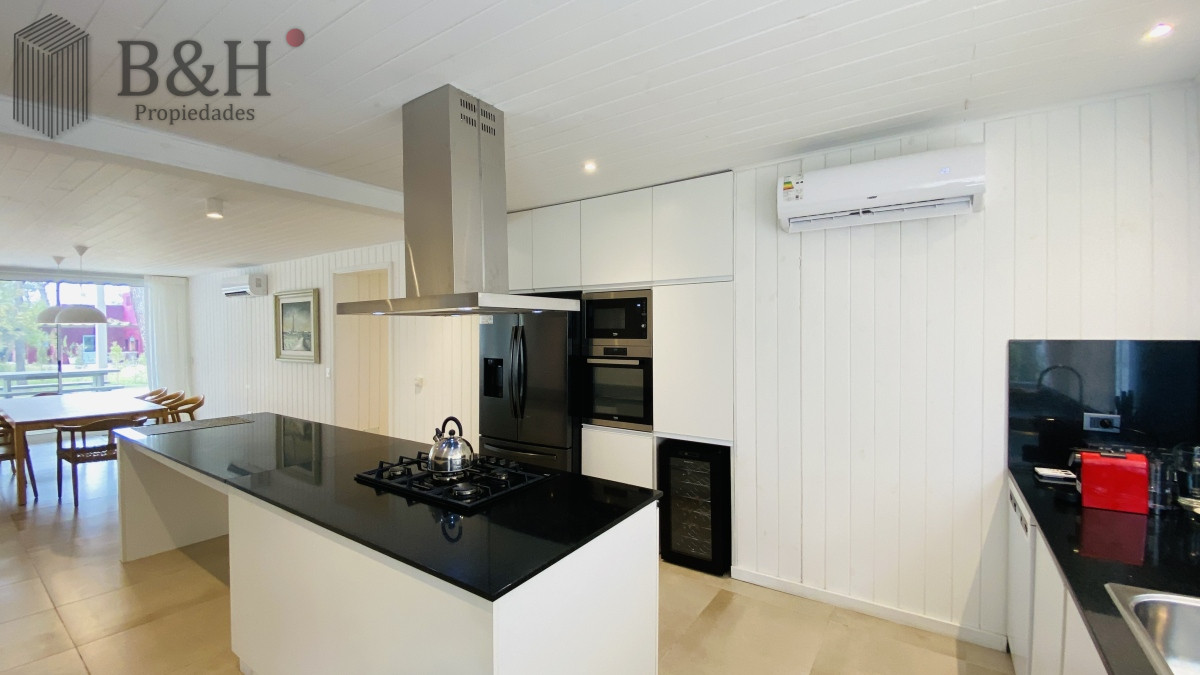 Casa ID.4078 - Alquiler casa en Laguna Blanca 5 dormitorios en suite disponible segunda quincena de enero 2025