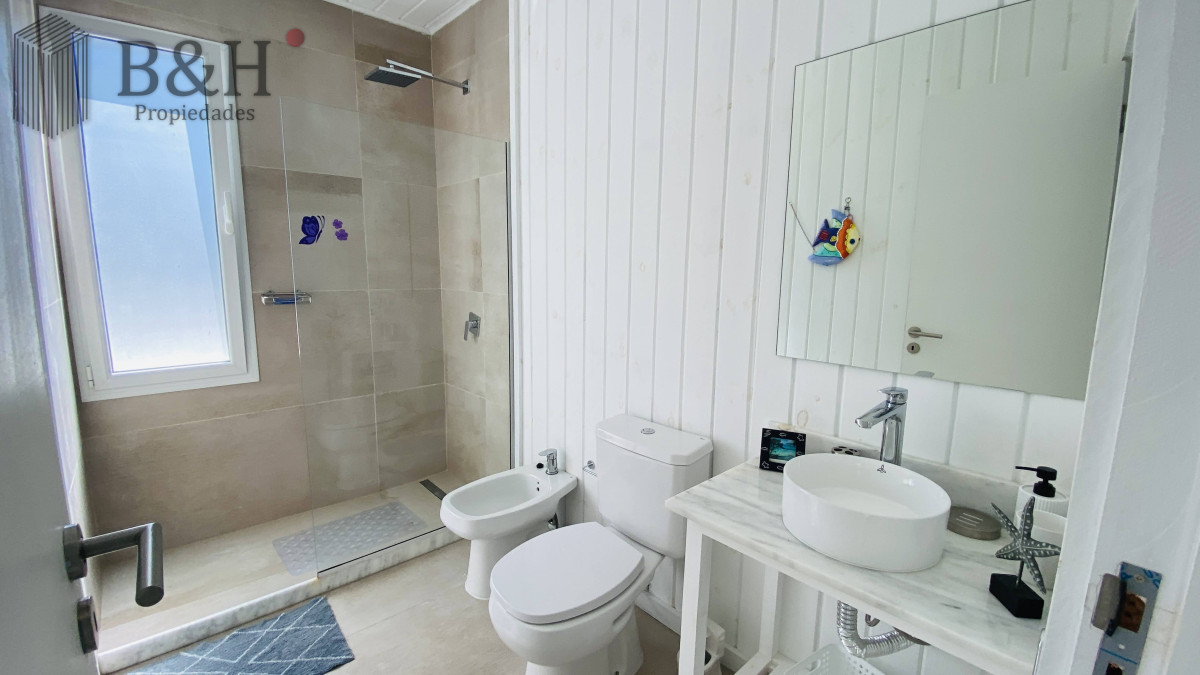 Casa ID.4078 - Alquiler casa en Laguna Blanca 5 dormitorios en suite disponible segunda quincena de enero 2025