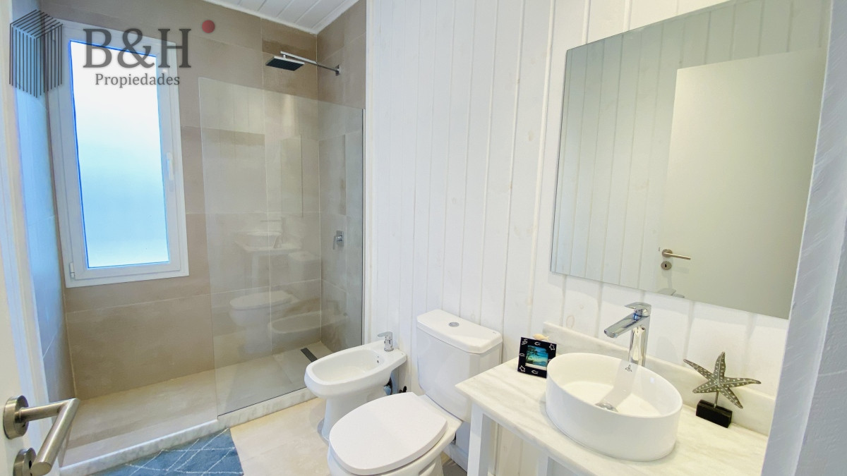 Casa ID.4078 - Alquiler casa en Laguna Blanca 5 dormitorios en suite disponible segunda quincena de enero 2025