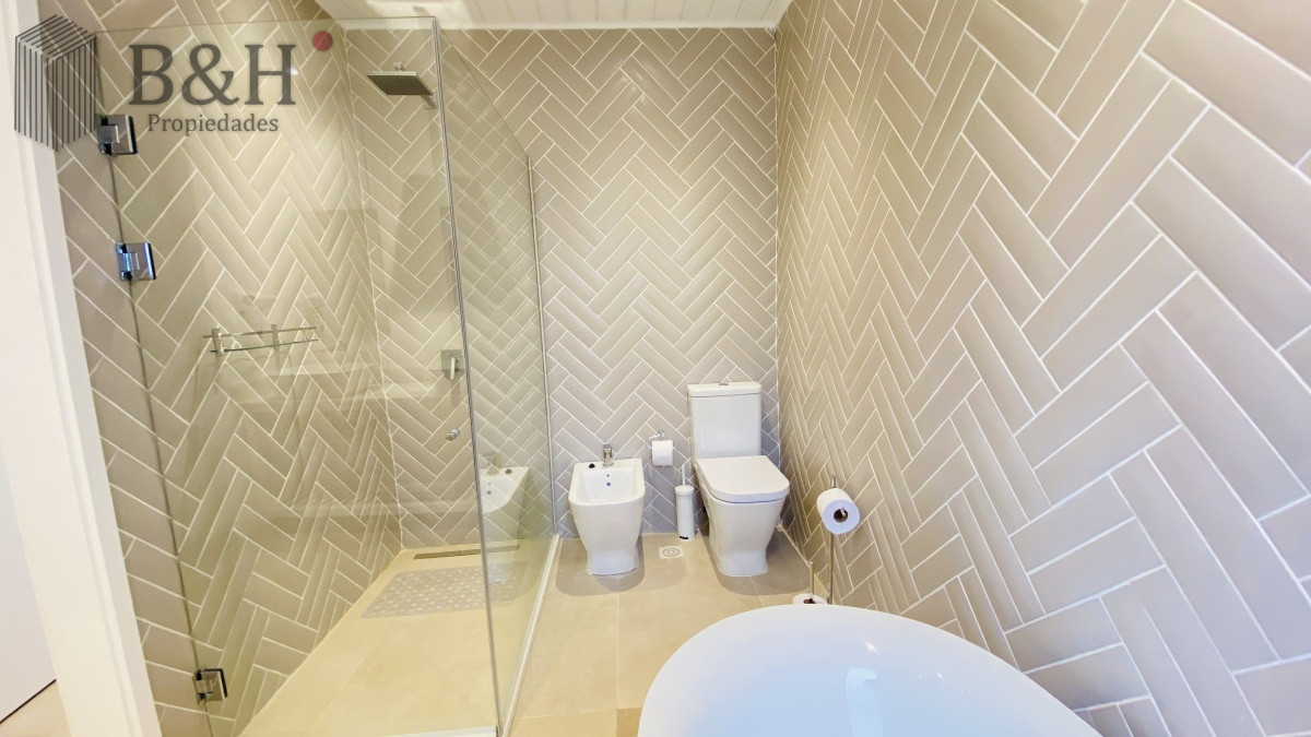 Casa ID.4078 - Alquiler casa en Laguna Blanca 5 dormitorios en suite disponible segunda quincena de enero 2025