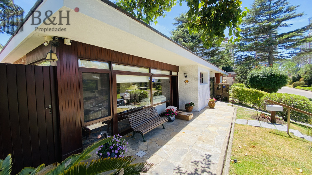 Casa ID.6166 - Alquiler casa 3 dormitorios en Cantegril Punta del Este