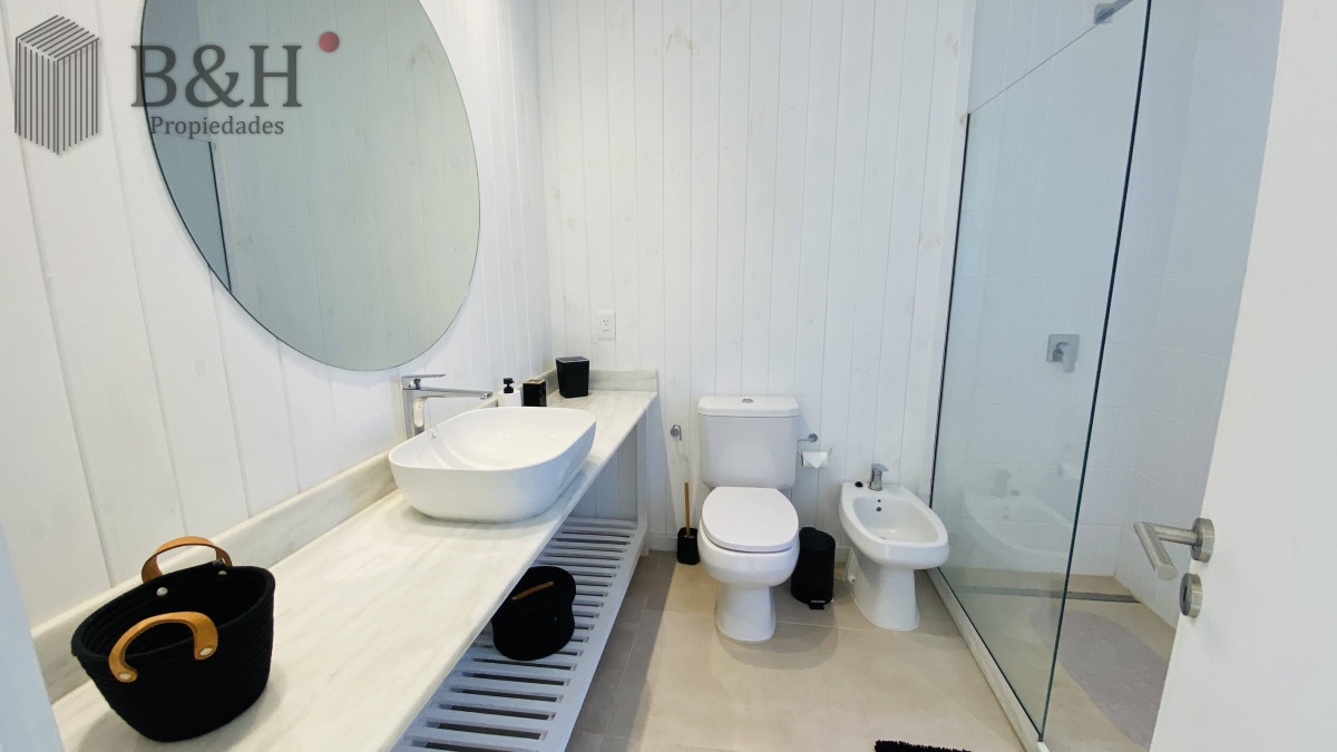 Casa ID.4078 - Alquiler casa en Laguna Blanca 5 dormitorios en suite disponible segunda quincena de enero 2025