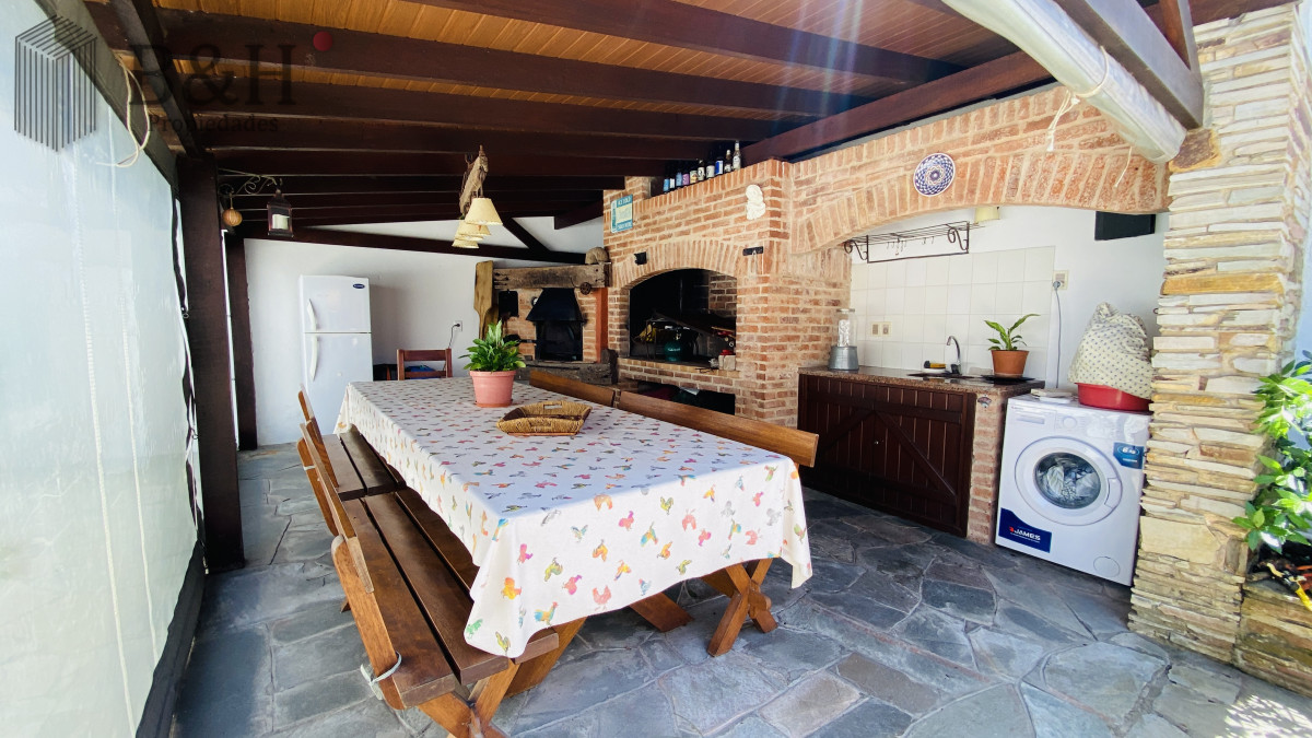 Casa ID.6166 - Alquiler casa 3 dormitorios en Cantegril Punta del Este