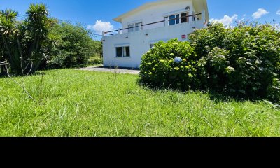 Casa en venta cerca del mar en Altos de Punta Piedras al lado de Manantiales