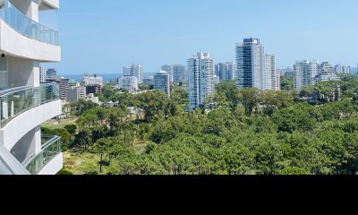 Venta apartamento piso alto en Look Punta del Este playa Brava