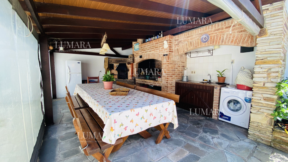 Casa ID.2829 - Alquiler casa 3 dormitorios en Cantegril Punta del Este