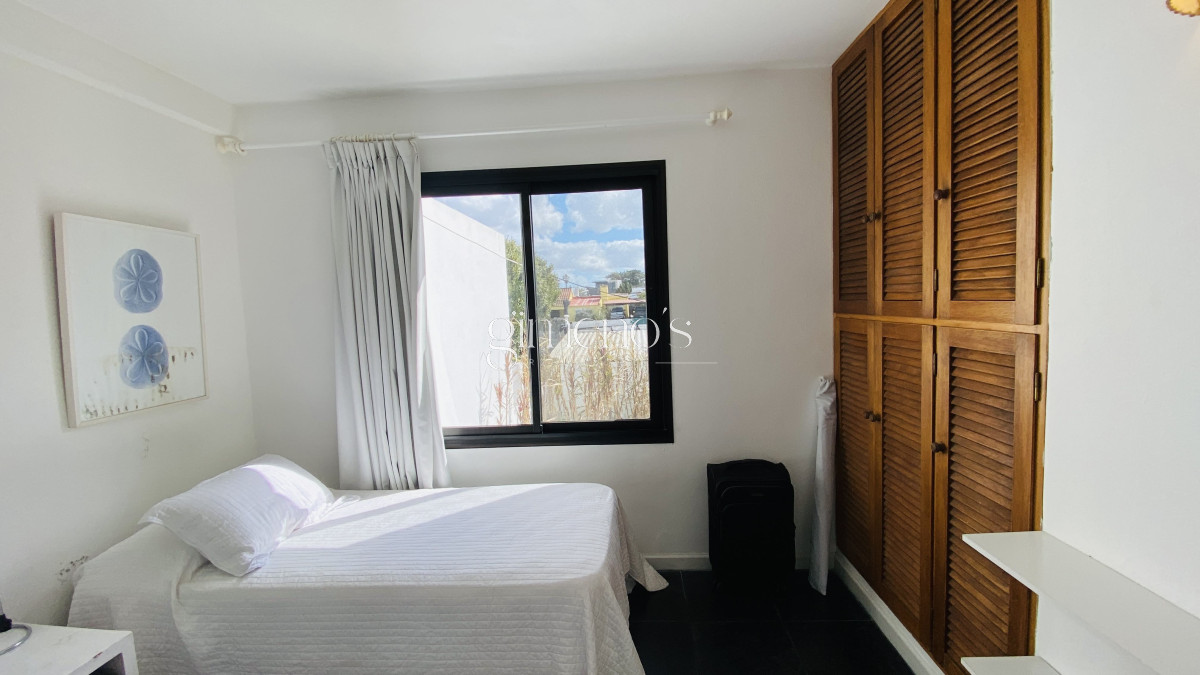Apartamento ID.267 - Departamento en venta en Manantiales con vista al mar 