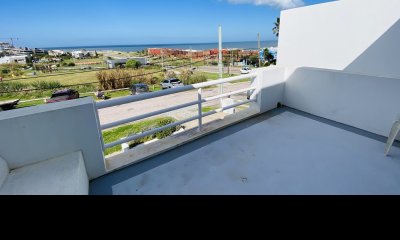Departamento en venta en Manantiales con vista al mar