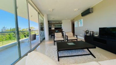 Venta departamento en Playa Brava Punta del Este 3 dormitorios con terraza