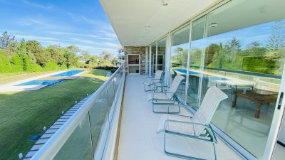 Venta departamento en Playa Brava Punta del Este financia 3 dormitorios