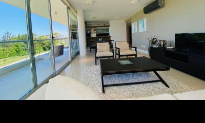 Venta departamento en Playa Brava Punta del Este 3 dormitorios con terraza