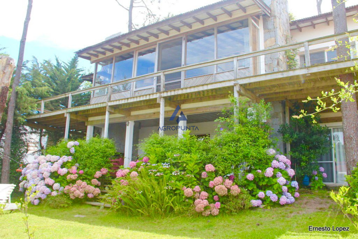 Casa en alquiler en Montoya a 2 cuadras del mar   -